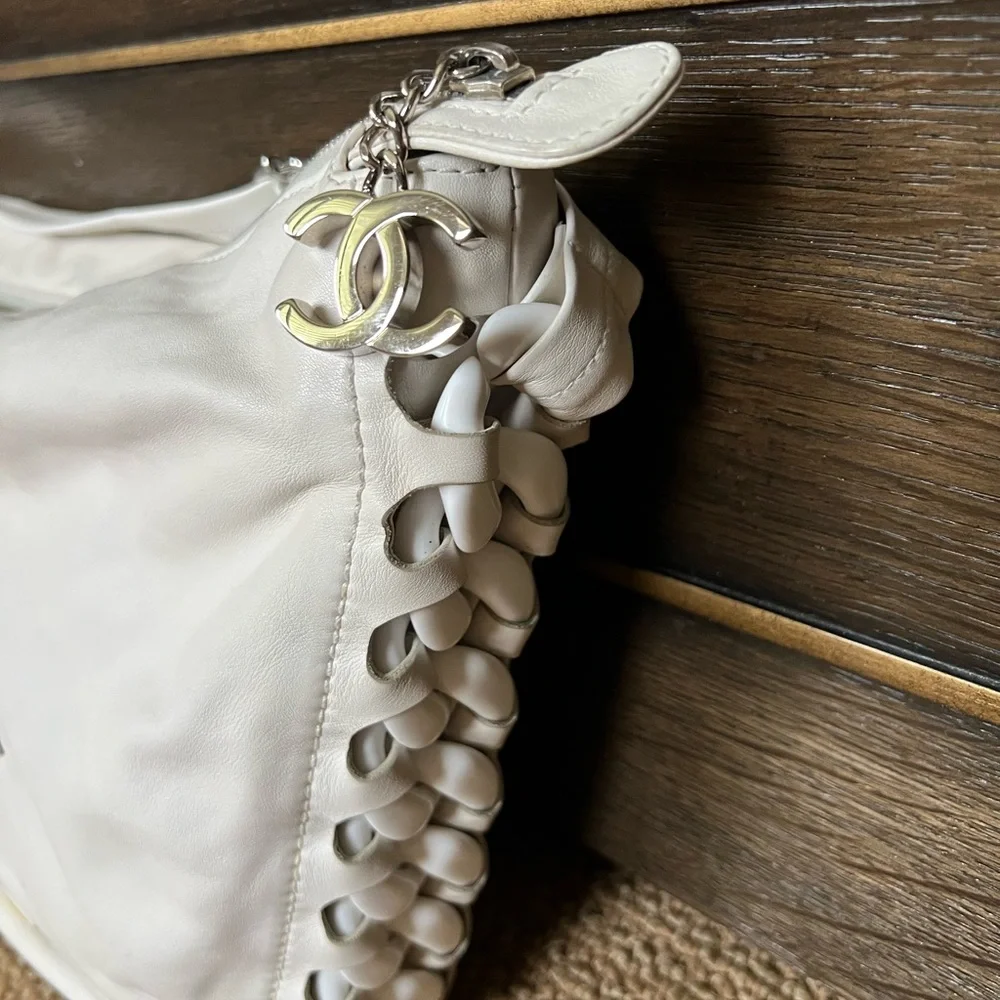 White Chanel Hobo shoulder bag - Picture 4 of 8